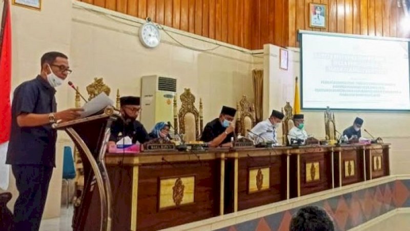 Rapat Paripurna DPRD Kabupaten Wajo dalam rangka penjelasan Bupati Wajo, Amran Mahmud, sehubungan dengan Pengajuan Rancangan Peraturan Daerah Kabupaten Wajo tentang Anggaran Pendapatan dan Belanja Daerah Perubahan (APBD-P) Tahun 2020, kembali dilanjutkan.