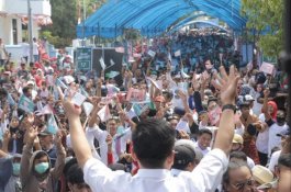 Gema Selawat 10.000 Warga Iringi Pawai Kacamatayya Mendaftar ke KPU Bulukumba