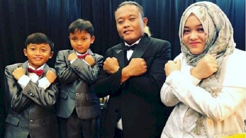 Lina, Sule dan kedua putranya. Sumber: instagram.