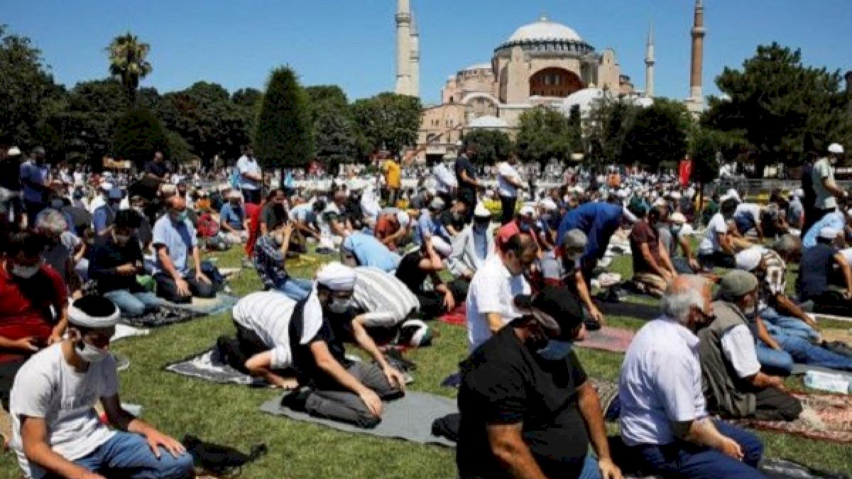 Hagia Sophia Jadi Klaster Penyebaran Covid-19, 500 Jemaah Positif