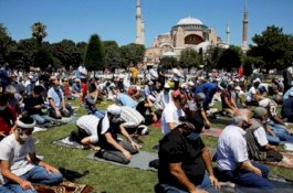 Hagia Sophia Jadi Klaster Penyebaran Covid-19, 500 Jemaah Positif