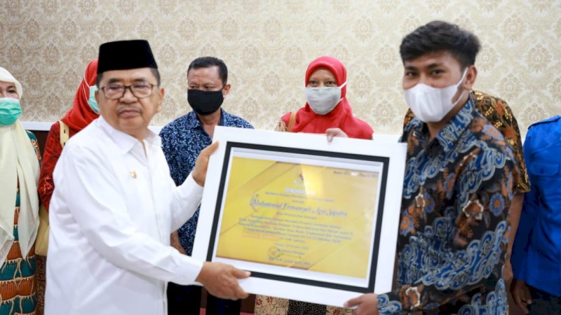 Wali Kota Palopo Beri Penghargaan ke Muhammad Firmansyah Agus Saputra