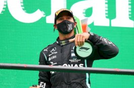 Lewis Hamilton Kini Lewati Rekor Michael Schumacher