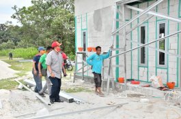 Pjs Bupati Luwu Utara Tinjau Pembangunan Huntap di Kelurahan Bone Tua