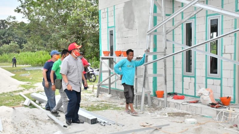 Pjs Bupati Luwu Utara Tinjau Pembangunan Huntap di Kelurahan Bone Tua