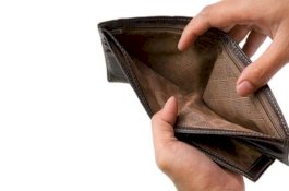 Dipeluk Wanita Cantik Usai Bantu Ambilkan Deterjen, Pria Ini Baru Sadar Dompet Berisi Rp16,8 Juta Raib