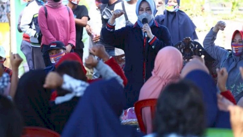 Fatmawati Rusdi, melanjutkan safari silaturahminya dengan warga di Kelurahan Laikang, Kecamatan Biringkanaya, Sabtu (12/9/2020).