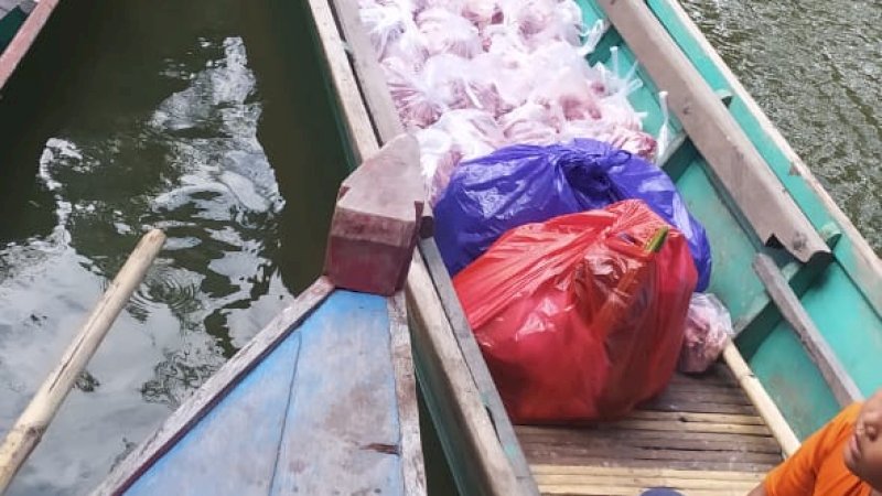 Sapi Kurban Wagub Sulsel Dibagikan di Lokasi Banjir Wette'e Wajo