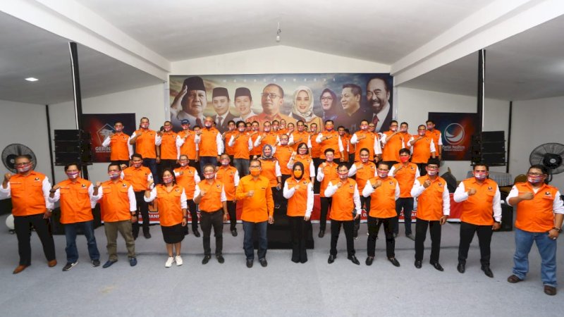 Pengukuhan 100 Advokat pendamping  hukum"Adama "di jl Faisal, Jumat (18/9)