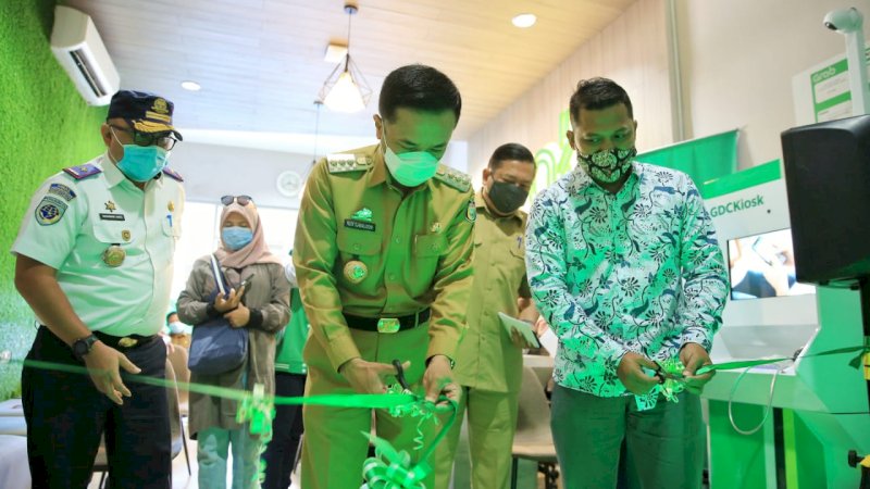 PJ Wali Kota Makassar, Prof Rudi Djamaluddin resmikan peluncuran virtual GDC di jl metro tanjung bunga, Senin (27/9).
