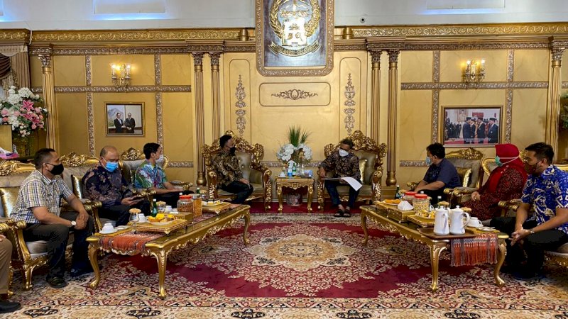 Panitia IKAPTK Sulsel audensi dengan Gubernur Sulsel, Nurdin Abdullah di Rujab, Jumat,(2/10).