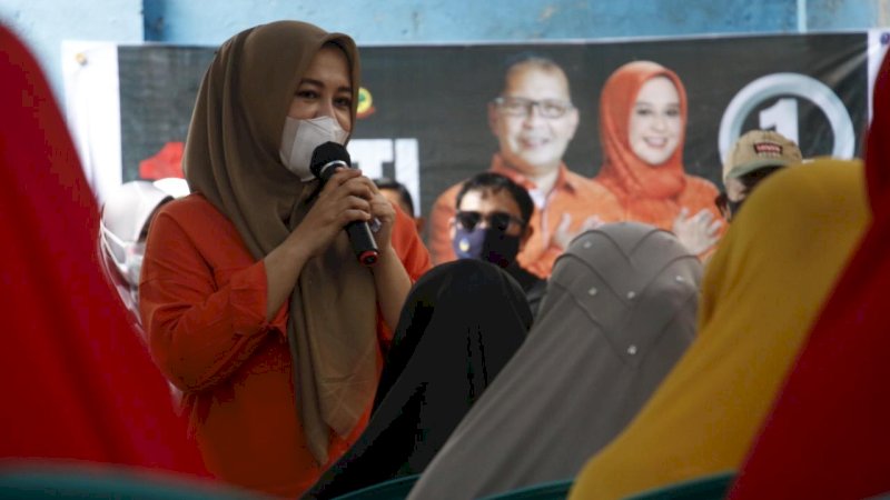 Fatmawati Rusdi saat kampanye dialogis di kelurahan Maccini Gusung, Minggu,(4/10.