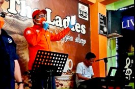 Tak Hanya Jago Arsitek, Suara Khas Danny Bikin Satu Warkop Ikut Bernyanyi