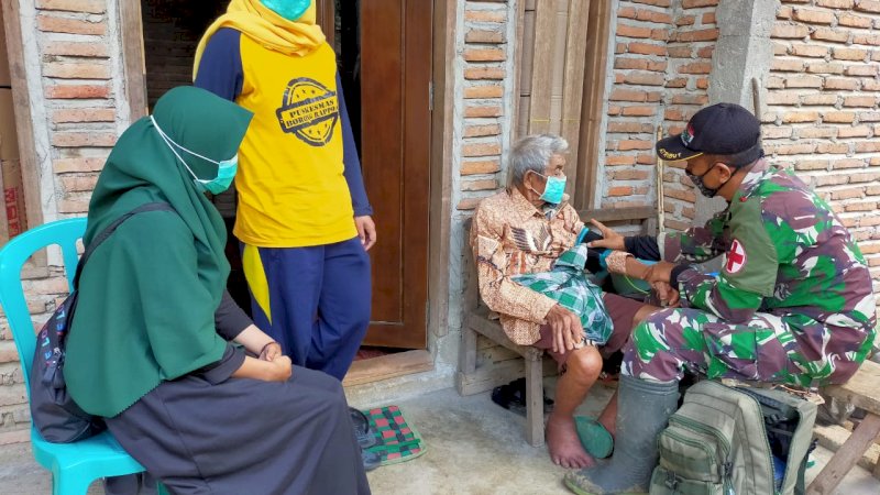 Kesehatan Hak Segala Bangsa, TNI 1411 Bulukumba Beri Pengobatan Gratis Warga Desa
