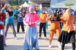 Ikut Senam Dua Jari di Tanralili, Suhartina: Perempuan Pilih Perempuan