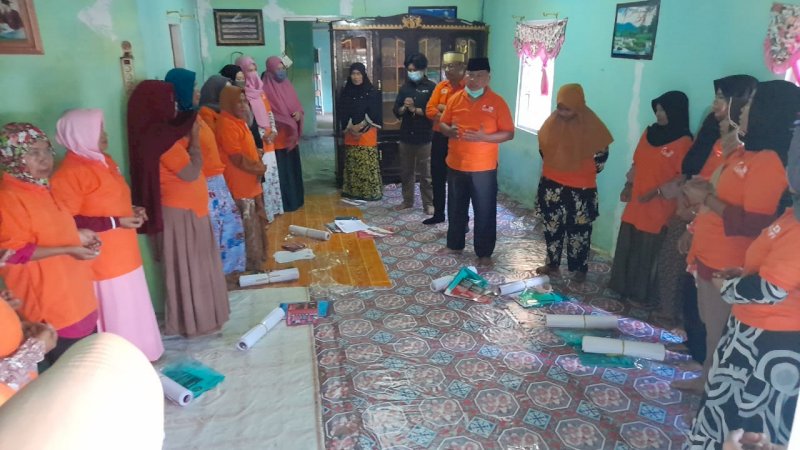 Mantapkan Tim, Anir-Lutfi Kukuhkan Relawan TPS di Kelurahan Bone