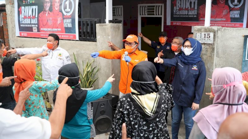 Cicu dampingi calon Wali Kota Makassar, Danny Pomanto kampanye dialogis di kelurahan Maricayya kecamatan Makassar, Jumat,(16/10).