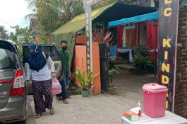 Ketua Persit Kodim 1411 Bulukumba Kunjungi Posko TMMD di Desa Kindang