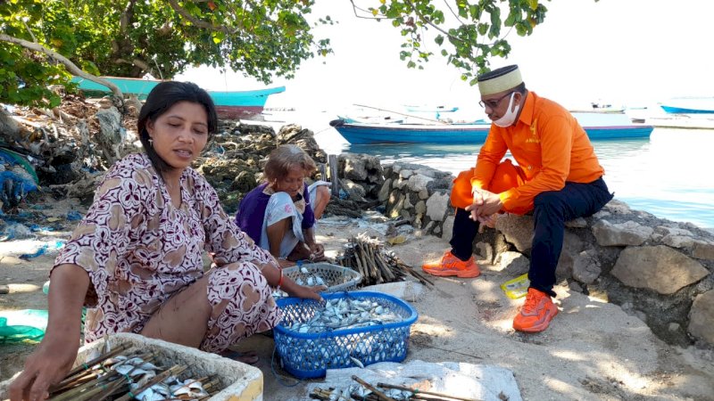 Lutfi Hanafi Prihatin Kehidupan Nelayan di Pulau Sapuli Pangkep