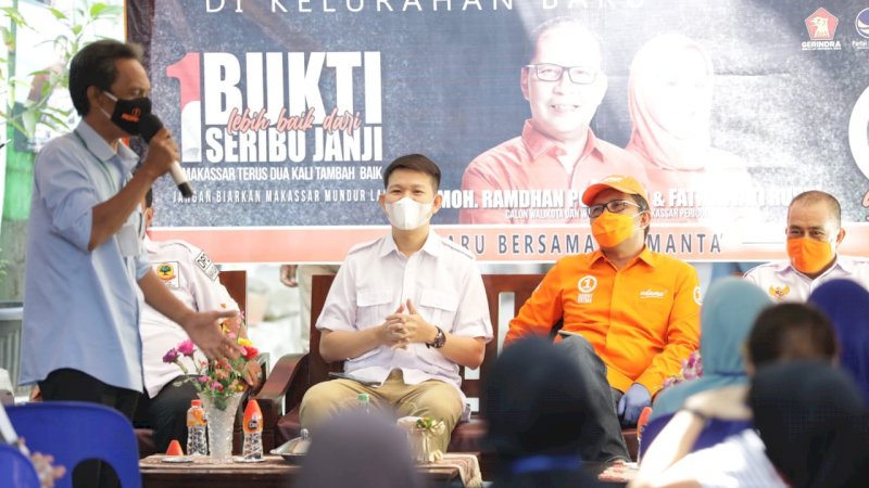 Danny Pomanto didampingi ketua Gerindra Makassar, Erick Horas saat kampanye dialogis di Kecamatan Ujung Pandang, Sabtu,(24/10).