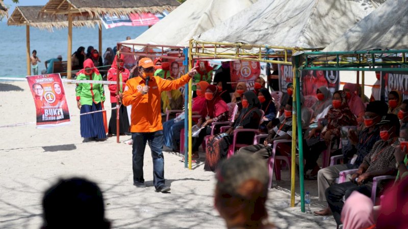 Danny Pomanto hadiri kampanye dialogis di Pulau Lae-lae Kecamatan Ujung Pandang, Rabu(28/10).