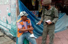 Tekan Penyebaran Covid-19,  Satpol PP Makassar Gencar Operasi Yustisi  dengan Pola Edukasi Warga