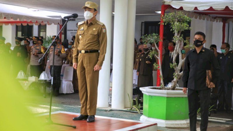 PJ Wali Kota Makassar, Prof Rudi Djamaluddin jadi inspektur upacara peringatan hari pahlawan 10 November.. 