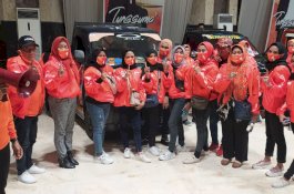 Blusukan di Tallo dan Ujung Tanah, Ribuan Relawan  Danny-Fatma Bagi Masker ke Warga