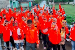 Hujan-hujan Komunitas Pendukung Danny-Fatma Tetap Semangat Blusukan di Panakukang dan Manggala