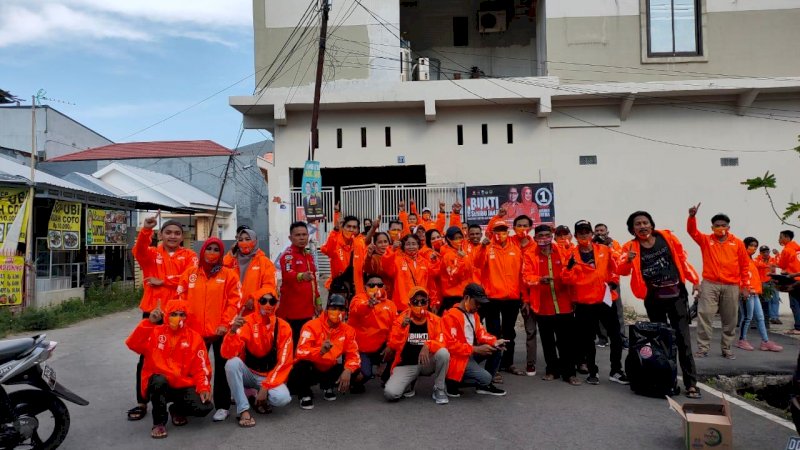 Komunitas Squad Ije yang bergabung dengan Tim Blusukan Bassi Barania di Kecamatan Rappocini. 