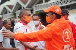 Blusukan di Kampung Rama, Danny Pomanto Disambut Teriakan Semangat Khas Warga Toraja