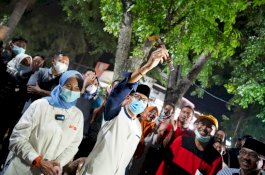 Anir-Lutfi Ketemu dengan Bupati Pangkep, Sandi Dapat Hadiah Badik