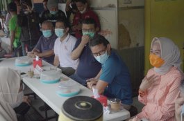 Sebelum Pulang ke Jakarta, Sandi Ngopi Bareng Anir-Lutfi dan Mantan Wagub