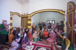 Pasca Debat Pamungkas, Anir Edukasi Warga Penerima Kartu Program Prioritas