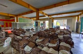 Yayasan Hadji Kalla Mulai Salurkan Bantuan Peralatan Sekolah