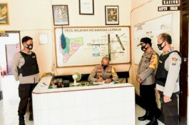 Sidak Dua Polsek, Kapolres Soppeng Imbau Anggotanya Berikan Pelayanan Terbaik untuk Masyarakat