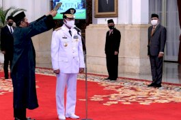 Disambut Ratusan Orang di Bandara, Gubernur Kepri Positif Corona Sesaat Setelah Dilantik Jokowi