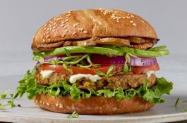 Beli Makanan saat Jam Malam Covid-19, Pria Ini Didenda Puluhan Juta