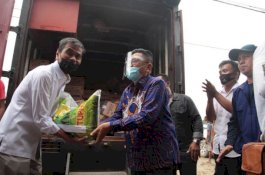 Judas Amir Serahkan Bantuan untuk Korban Banjir Bandang Luwu Utara