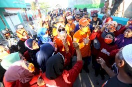 Warga Pulau Dukung Danny-Fatma: Tena Pitikana-kanai Anne