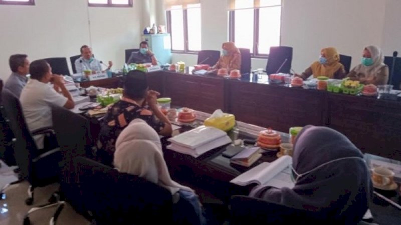 Komisi IV Dewan Perwakilan Rakyat Daerah (DPRD) Kabupten Wajo menggelar rapat rencana program kerja tahun anggaran 2021, bersama Kepala Dinkes, Direktur RSUD Siwa dan Lamaddukelleng, Kabupaten Wajo dalam rangka bahan memberikan masukan kepada badan anggaran terhadap pembahasan KUA dan PPAS APBD tahun 2021.