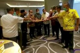 Ketua Golkar Bone Pimpin Pemberian Mandat ke Supriansa: Bismillah...