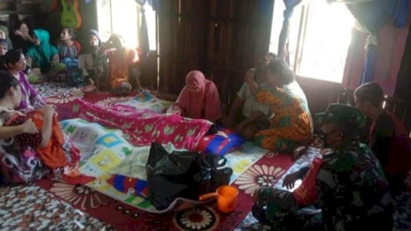 Suasana rumah duka korban Mahmud (16) yang ditemukan tewas di atas perahu. 
