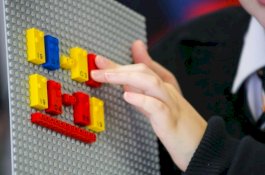 LEGO Kini Luncurkan Blok dengan Huruf Braille