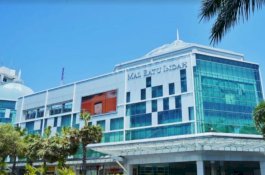 Perayaan HUT Ke-20 Mal Ratu Indah, Pengunjung Dapat Kue Ultah Gratis