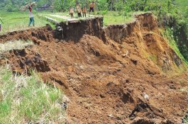 Markas Tertimbun Tanah Longsor, 22 Tentara Tewas