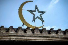Dicap Aksi Menjijikkan, Masjid di Prancis Digambari Simbol Nazi