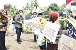 Mentan SYL Resmikan Penggilingan Padi dan Salurkan Bantuan di Bulukumba