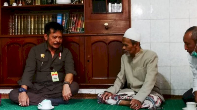 Mentan Syahrul Yasin Limpo bersama KH Nawawi.