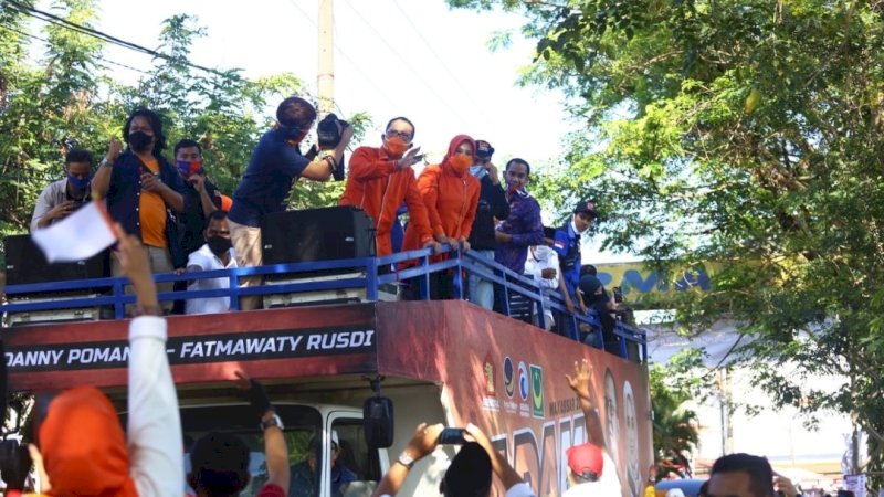 Mernyata mobil truk yang mengantar Danny Pomanto-Fatmawati Rusdi adalah kendaraan yang digunakan oleh skuat PSM Makassar saat menggelar konvoi parade juara Piala Indonesia 2018 pada 7 Agustus 2019 lalu. 